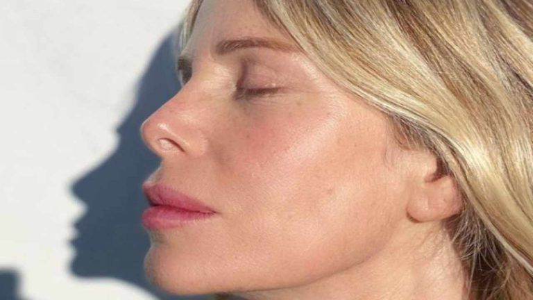 Alessia Marcuzzi Foto Pazzesca Senza Veli Davanti Alla Finestra