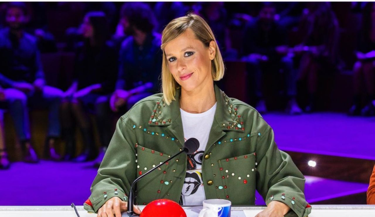 Federica Pellegrini vestita di blu apre ai sogni dei fan: che eleganza - FOTO