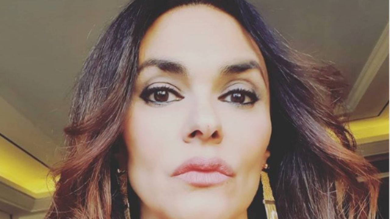 Maria Grazia Cucinotta, il buongiorno più bello: il selfie fa sognare - FOTO