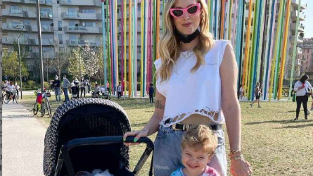 Chiara Ferragni, la foto dei figli con le nonne: un triste dettaglio