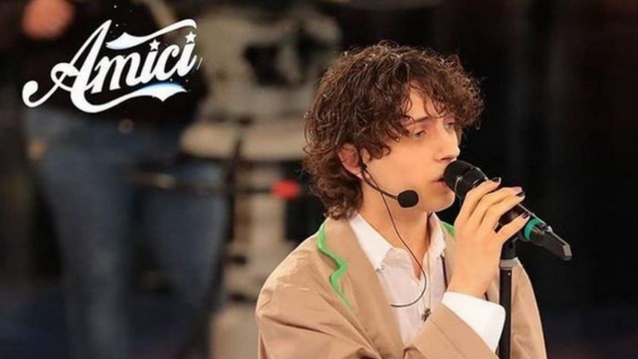 Amici 20, Sangiovanni dedica il suo album ad una persona speciale: ma non è Giulia