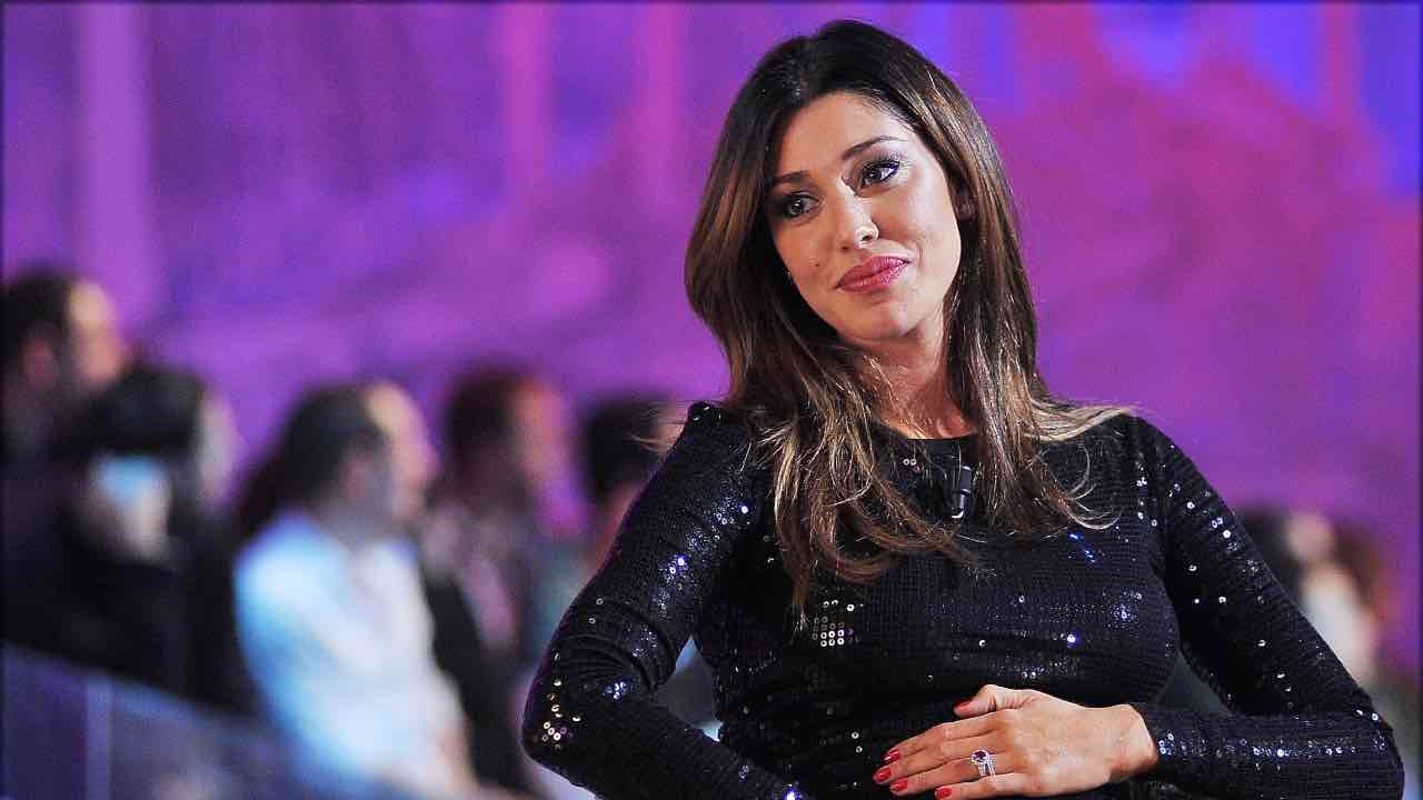 Belen Rodriguez lo fa anche dopo il parto. Anche con il bebè non rinuncia