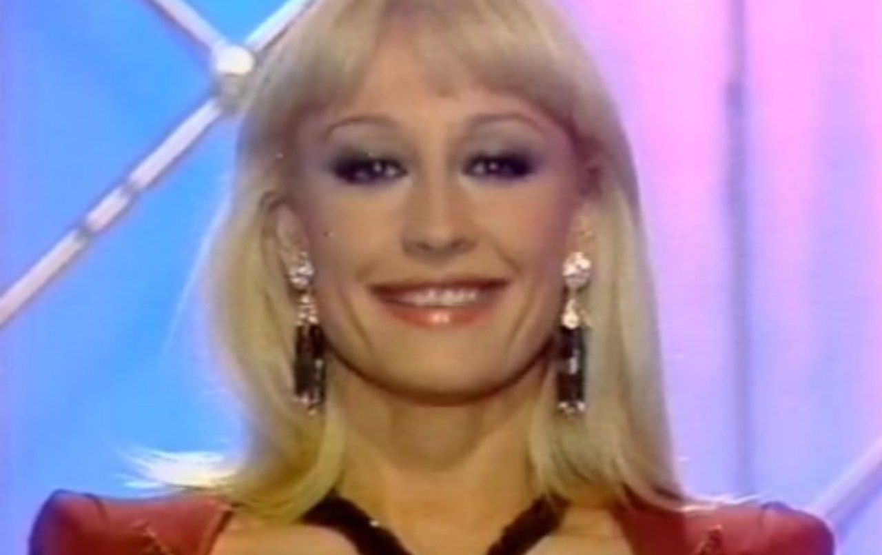 raffaella carrà sorride