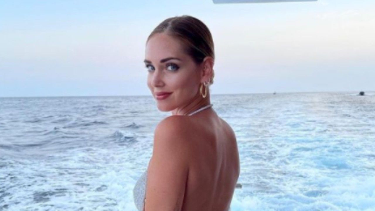 Chiara Ferragni a Capri con Fedez: il mini bikini dell'influencer scatena il web - FOTO