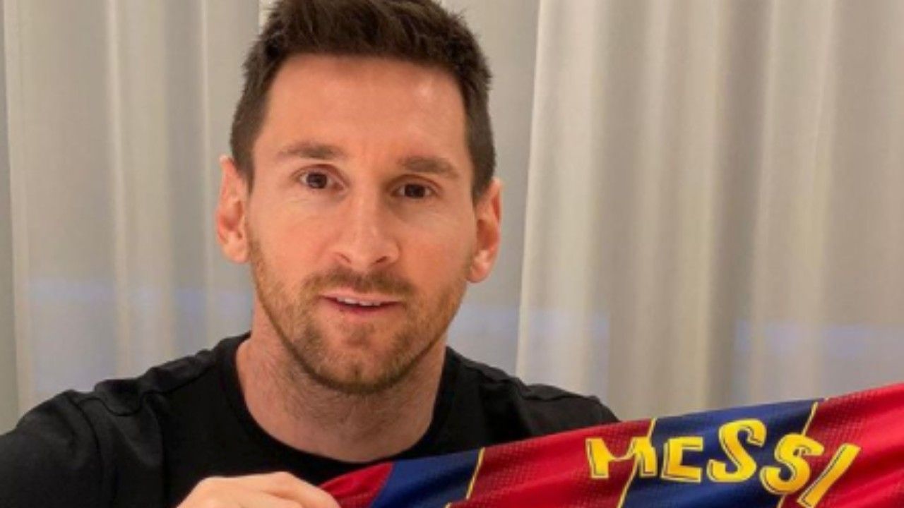 Lionel Messi pizzicato in dolce compagnia prima dell'addio ufficiale - FOTO