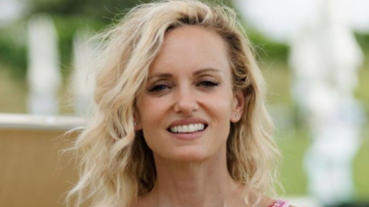 Justine Mattera scintille con un fan via sms: "Morta?". Cosa c'è di vero - FOTO