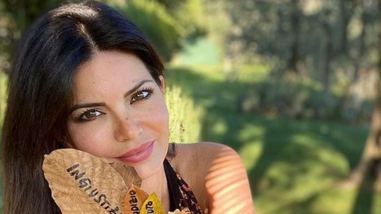 Laura Torrisi alza il morale dei fan senza reggiseno è uno schianto FOTO