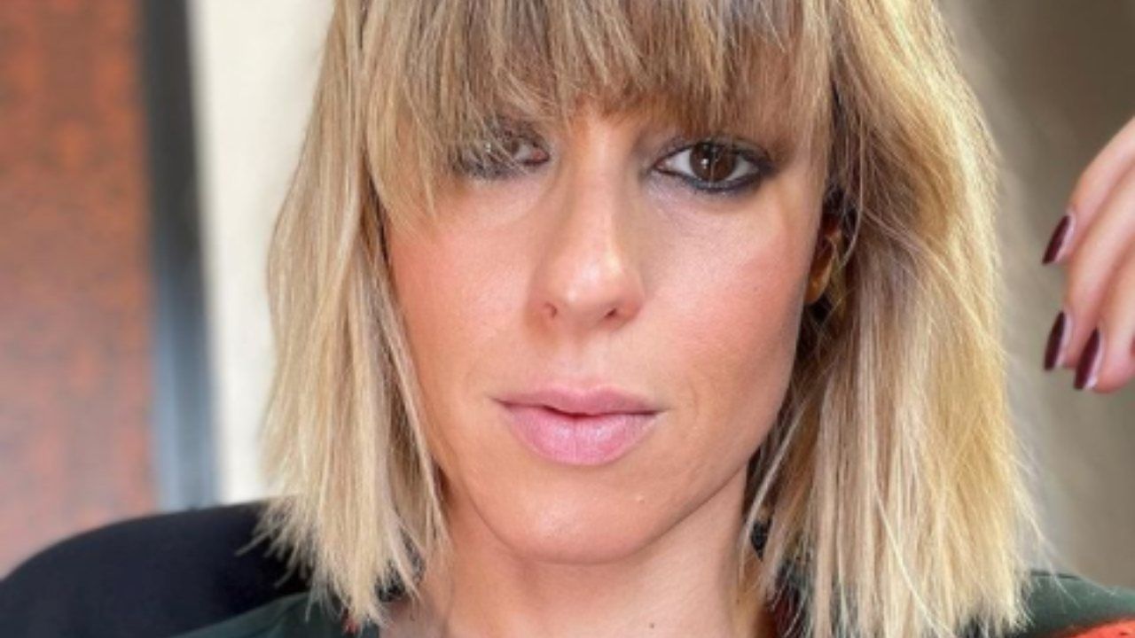 Federica Pellegrini, la FOTO a luci rosse infiamma il web: mutandine in vista