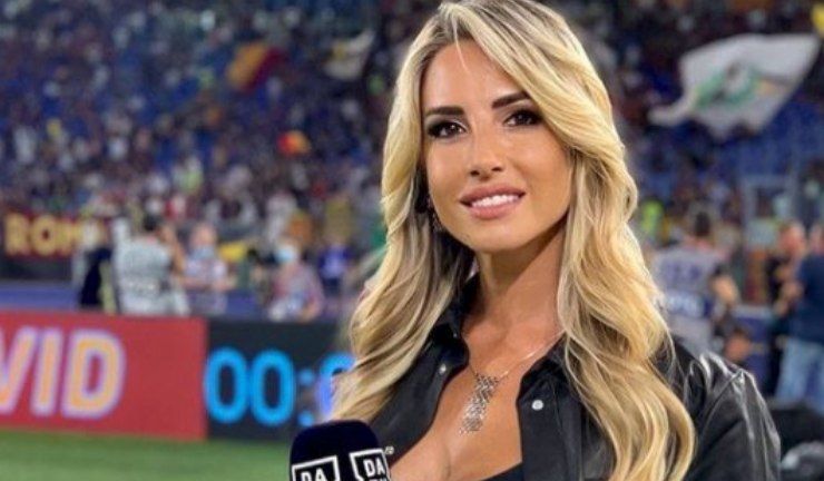 Giorgia Rossi shorts inguinali e gambe perfette: lo sguardo cade proprio li... - FOTO