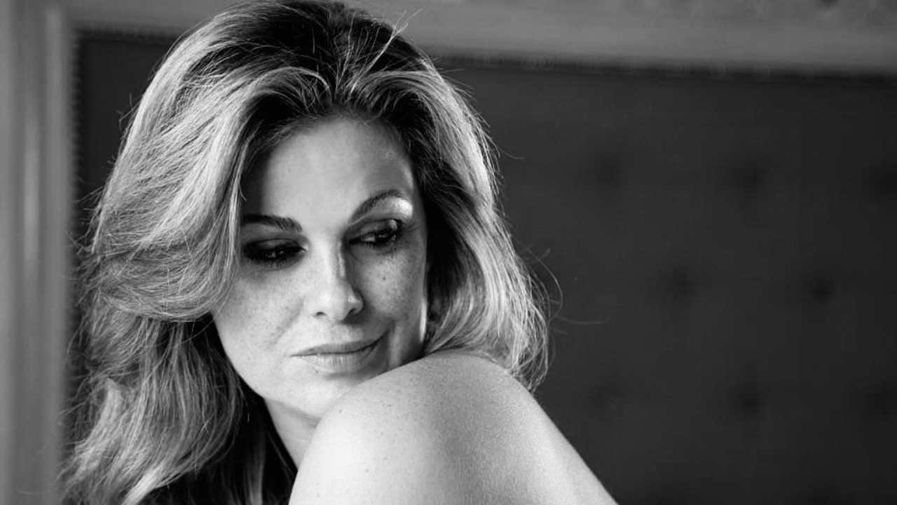 Vanessa Incontrada, il sorriso che svela una bellezza straripante: "Ci emozioni sempre" - FOTO