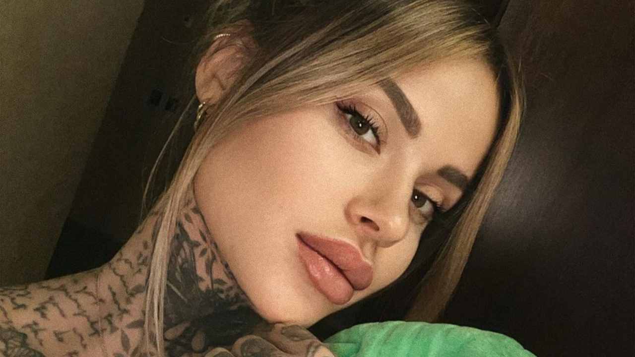 Zoe Cristofoli e il selfie bollente in intimo: la perfezione nonostante quel dettaglio... Stratosferica - FOTO