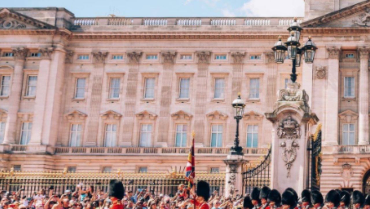 Buckingham Palace (facebook)