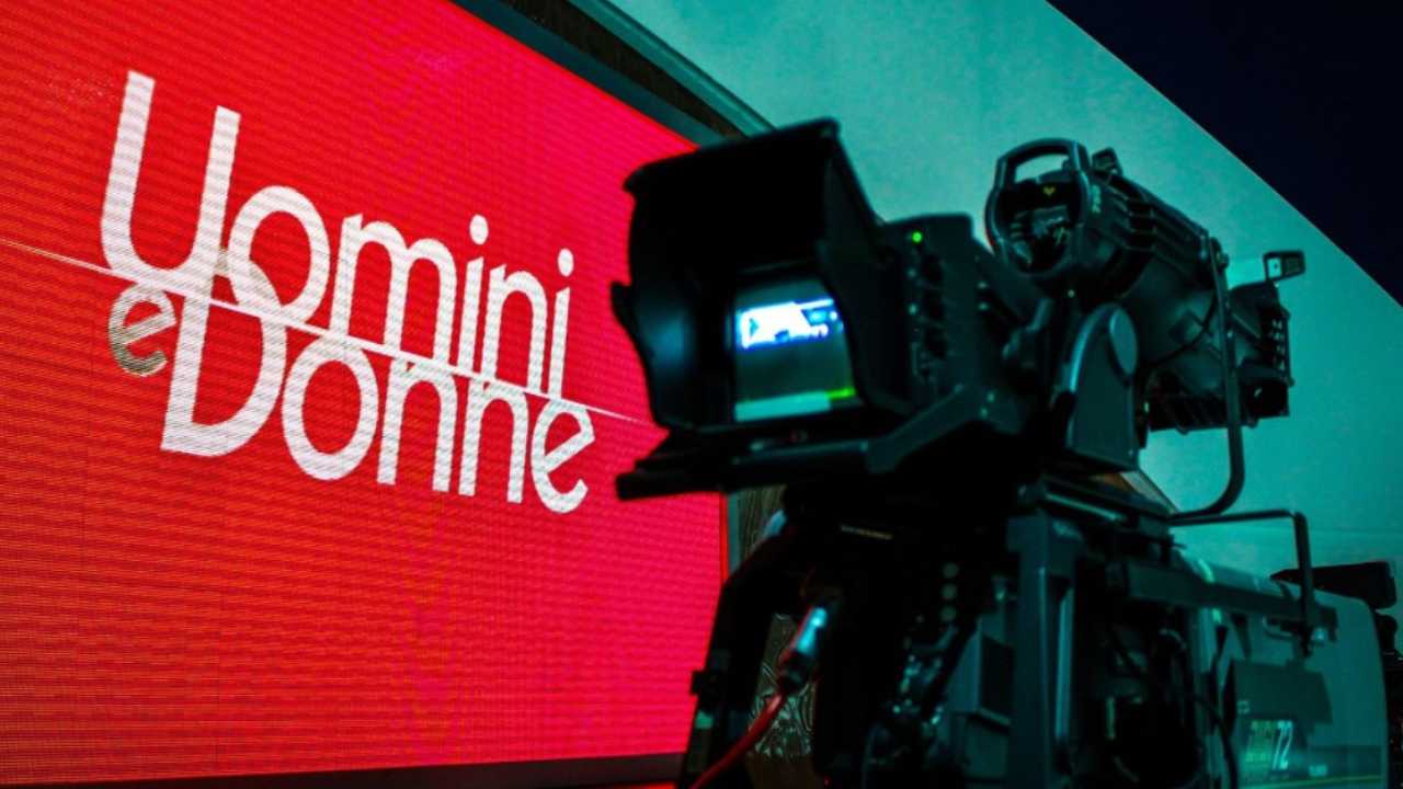 Uomin e Donne telecamera (Facebook)