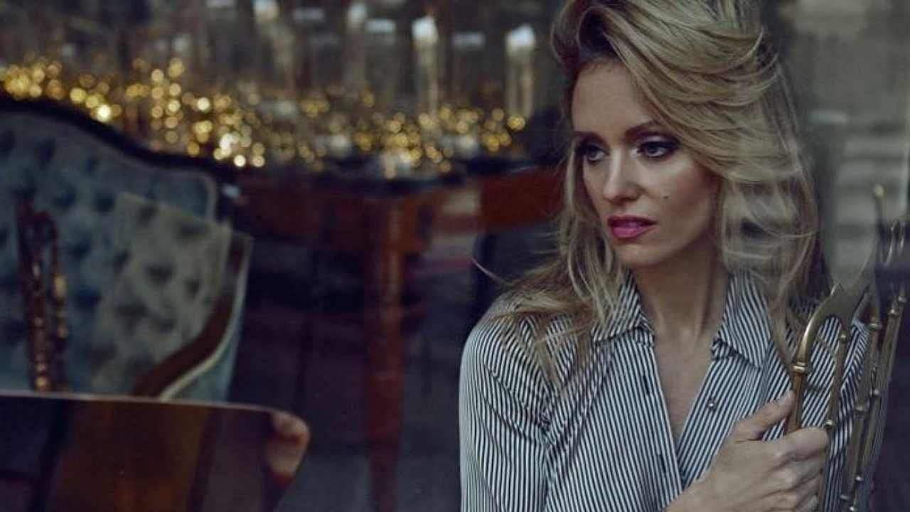 Justine Mattera Sotto La Maglietta Cortissima Niente Spaziale Una Donna Meravigliosa 