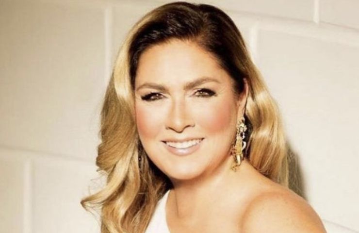 Romina Power salute