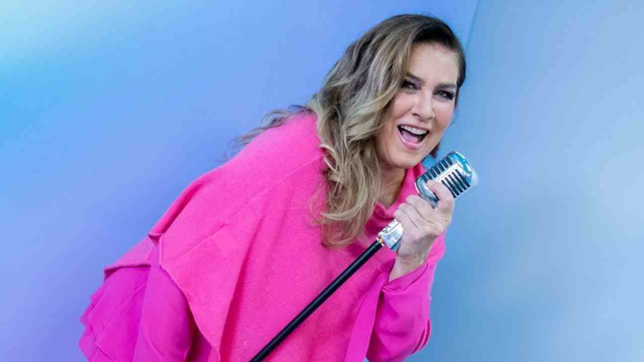 Romina Power salute