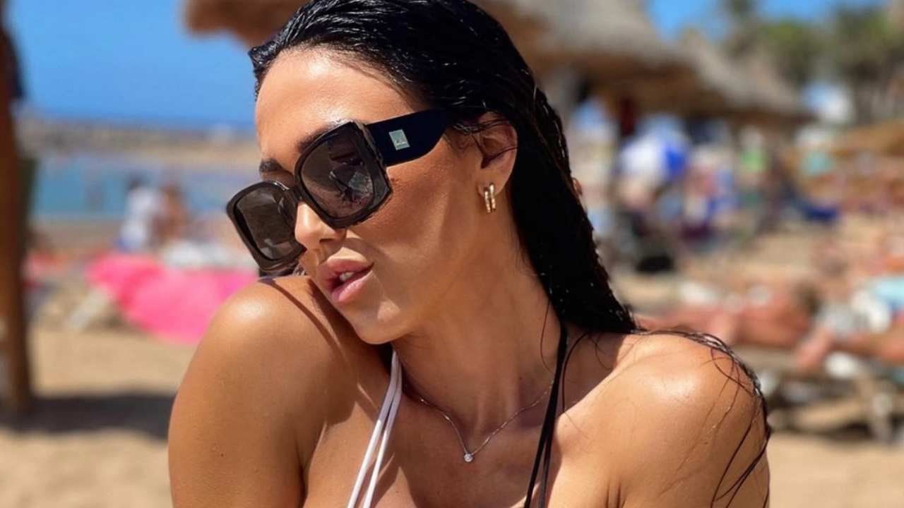 Federica Pacela spiaggia bikini Instagram