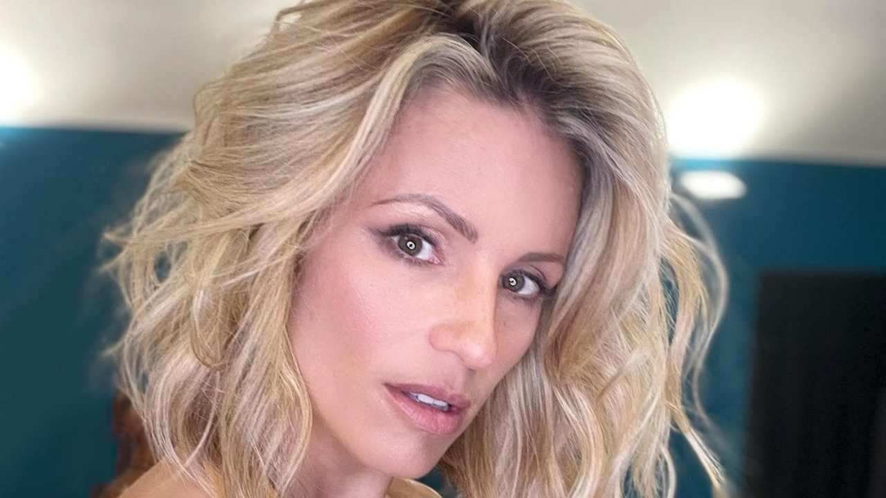 Michelle Hunziker primo piano sguardo fascino