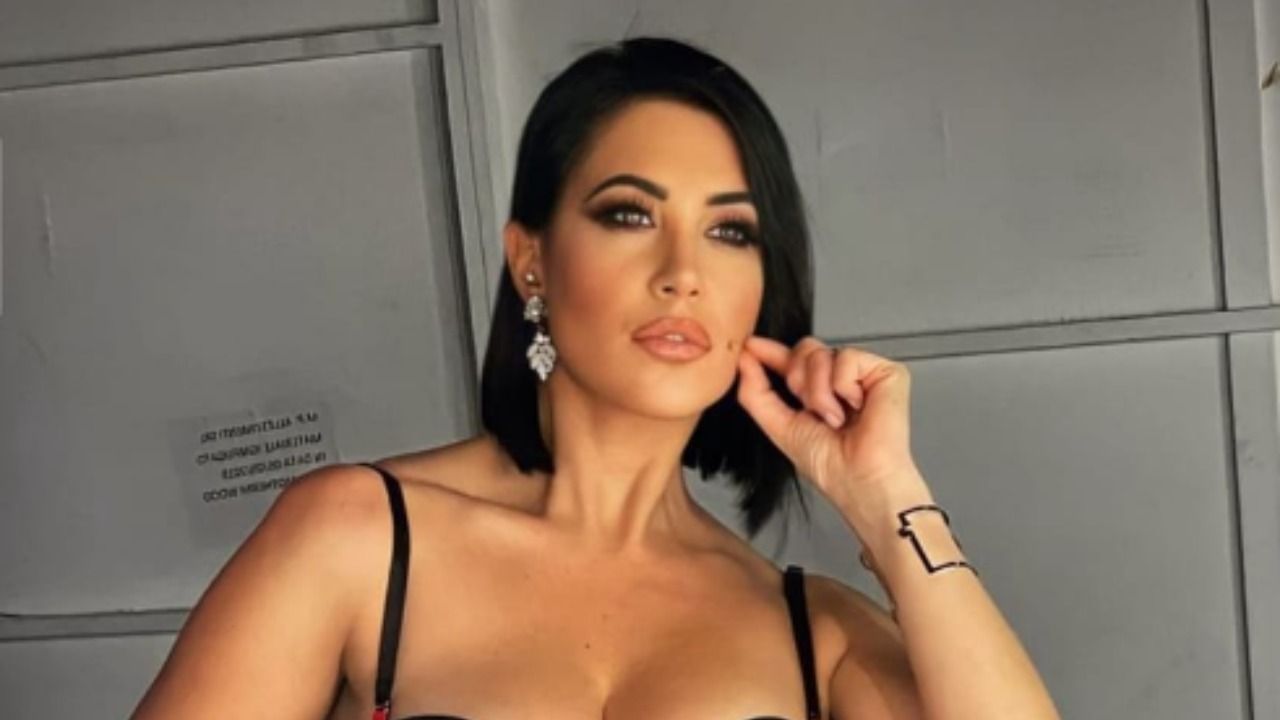 Miss Claudia provoca i fan con un lato A da urlo super sensuale - FOTO