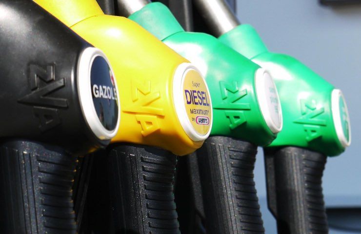 benzina motore ibrido ad acqua