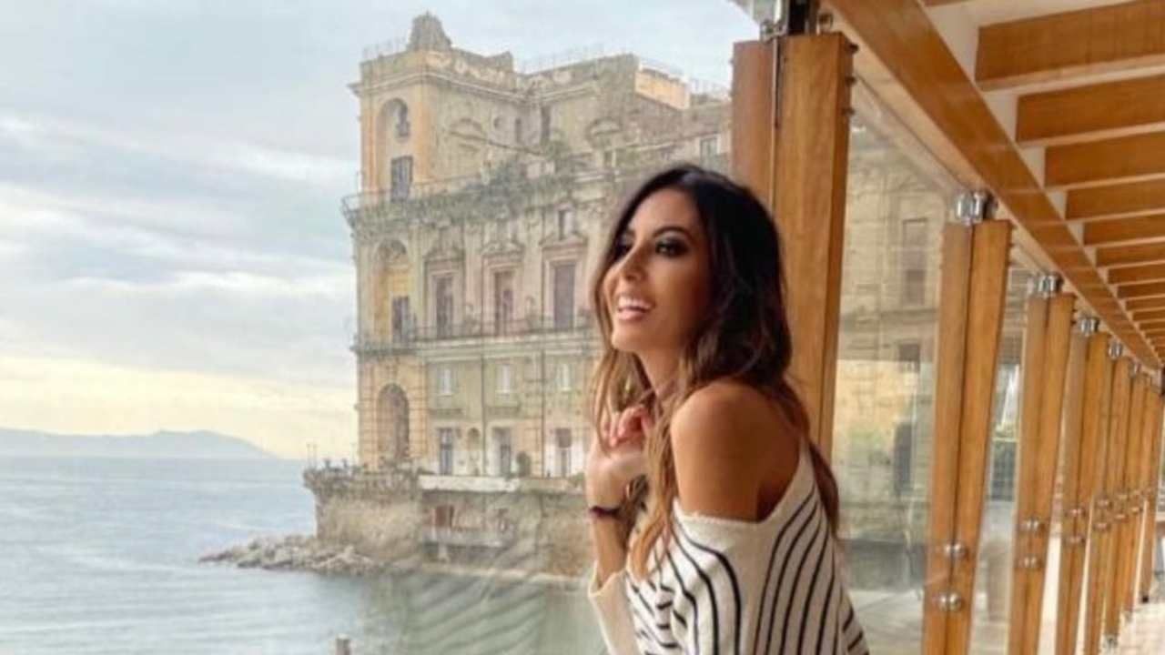 Elisabetta Gregoraci maglietta scollata