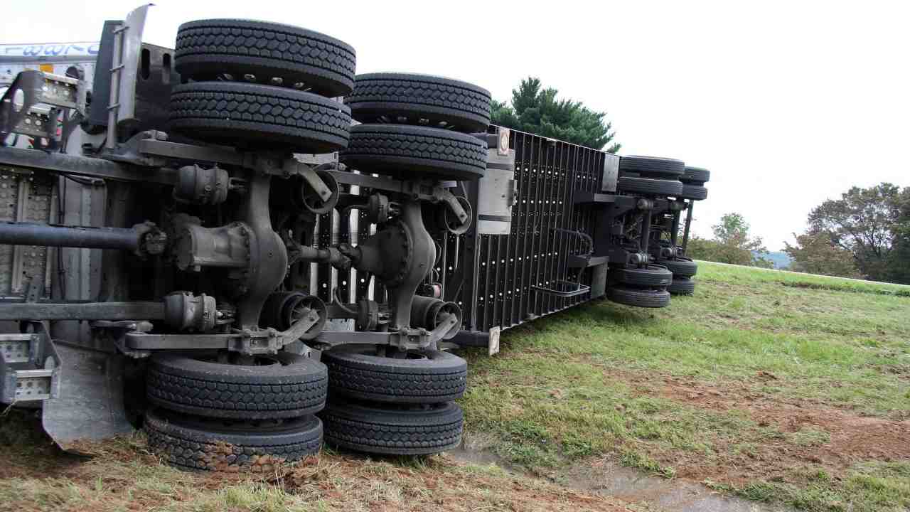 Scontro frontale camion